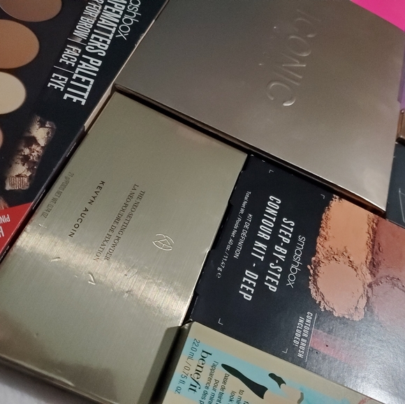 High-End Makeup Bundle - Picture 5 of 15